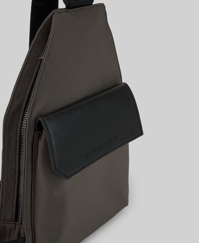 Adolfo dominguez Crossbody bicolor solapa hombre 2025