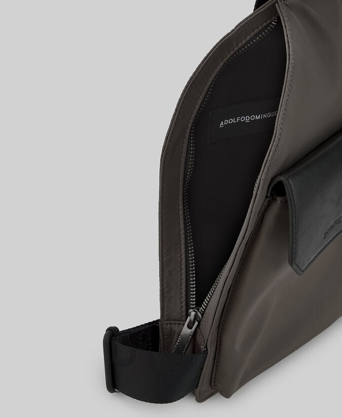 Adolfo dominguez Crossbody bicolor solapa hombre 2025