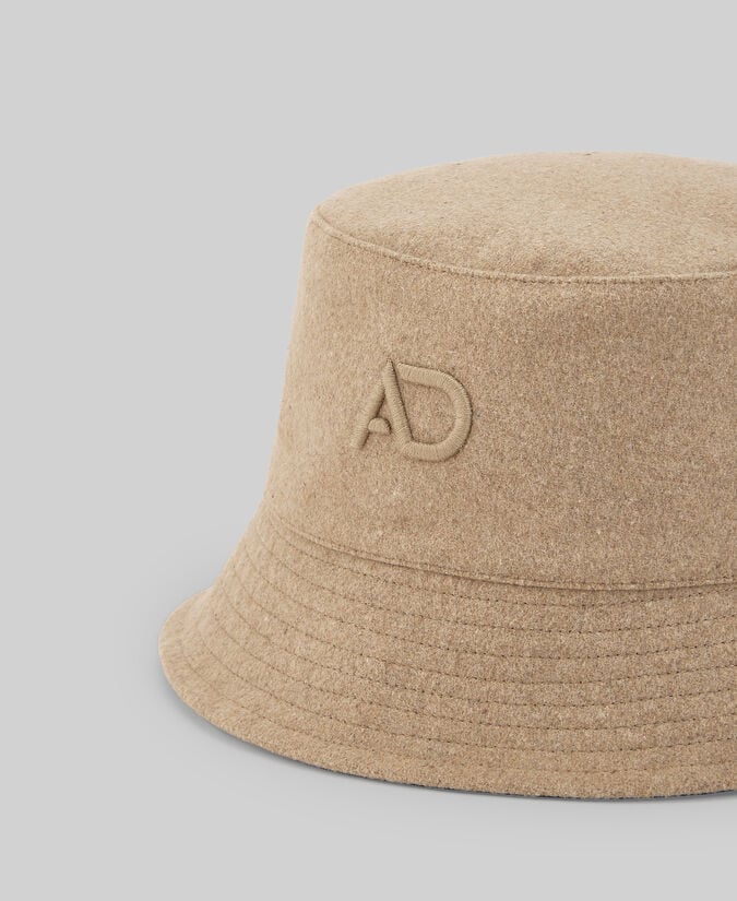 Adolfo dominguez Gorro textura logo bordado mujer Tienda de fábrica