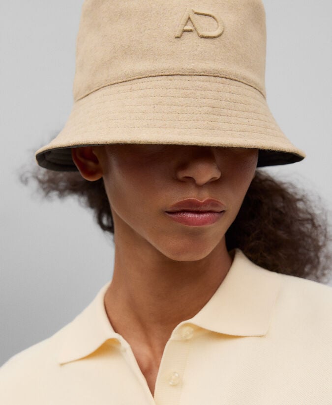 Adolfo dominguez Gorro textura logo bordado mujer Tienda de fábrica