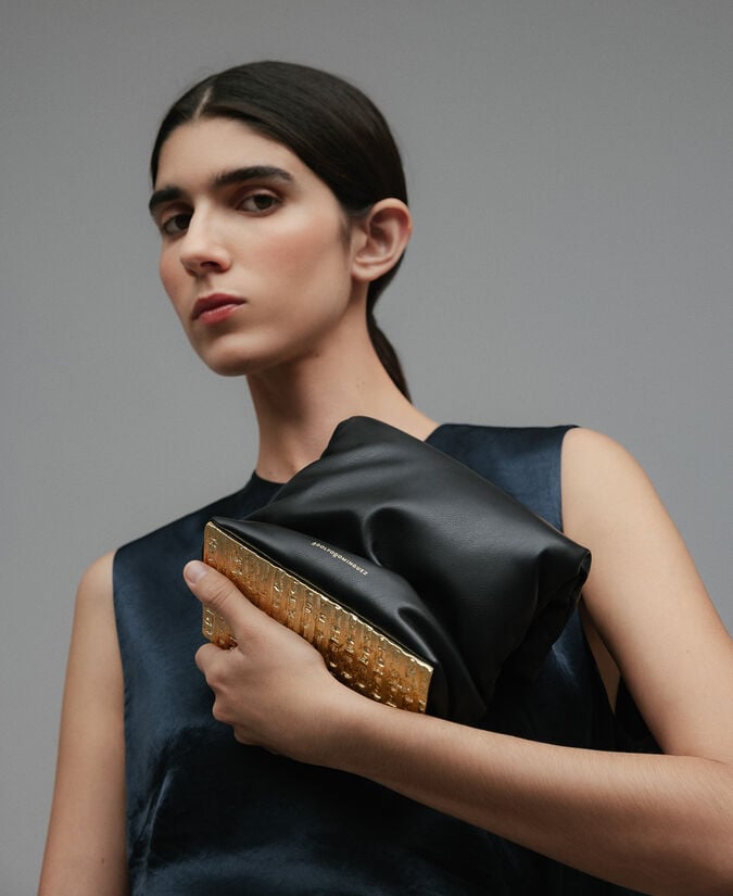 Adolfo dominguez Clutch acolchado base metálica mujer 2025