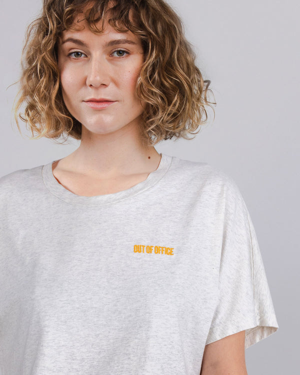 Brava fabrics Camiseta Out of Office Crema