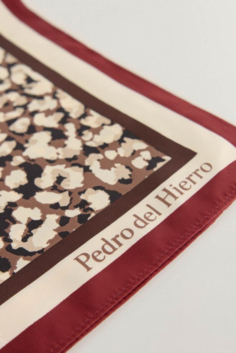 Cortefiel Chal con estampado de mancha animal COMPRAR AHORA