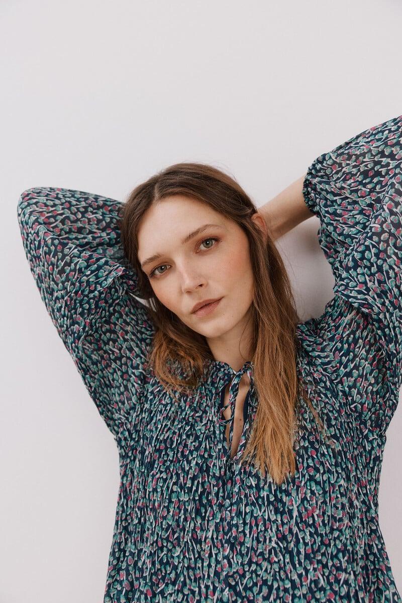 Cortefiel Blusa plisada escote pico Envío gratis