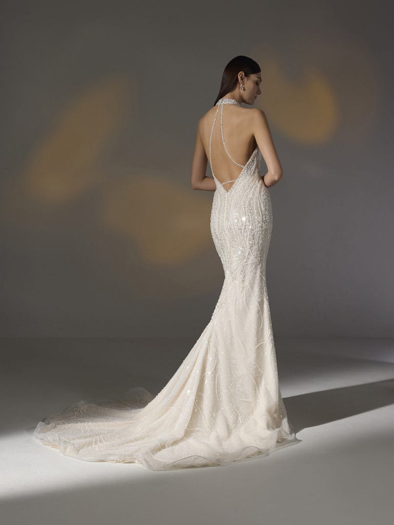pronovias BELOVED | Vestido de novia sirena con cuello halter Grandes descuentos