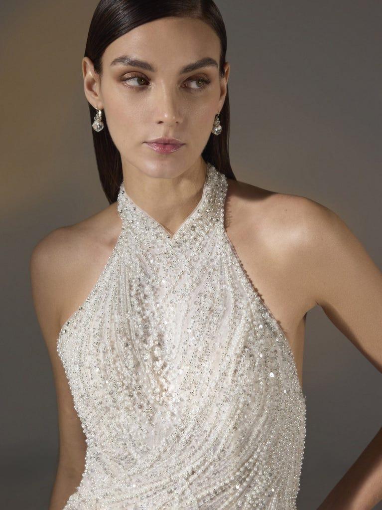 pronovias BELOVED | Vestido de novia sirena con cuello halter Grandes descuentos