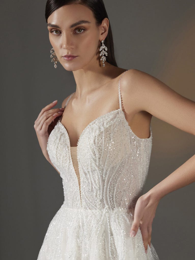 pronovias ASTRIA | Vestido de novia corte en a con escote de pico Precios de Black Friday