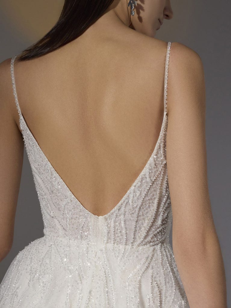 pronovias ASTRIA | Vestido de novia corte en a con escote de pico Precios de Black Friday