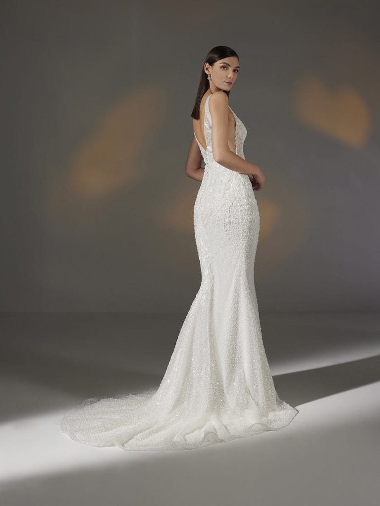 pronovias AYANNA | Vestido de novia sirena con escote de pico Libre de impuestos