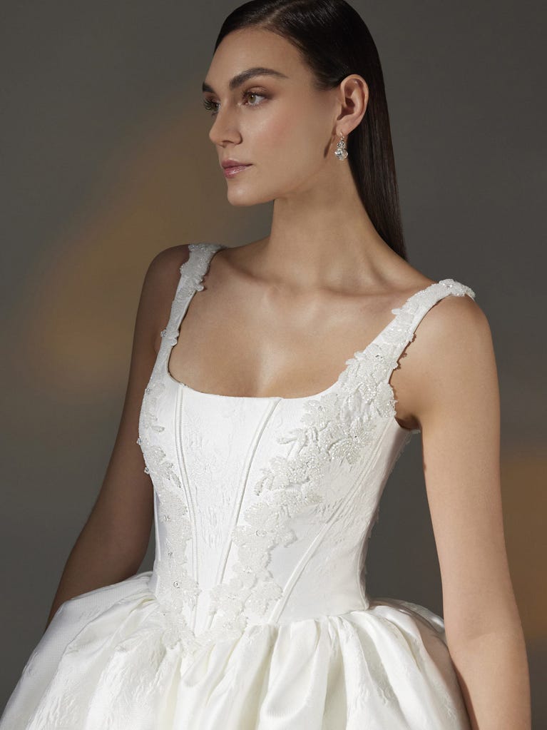 pronovias ALUREA | Vestido de novia princesa con escote cuadrado Descuentos del mes