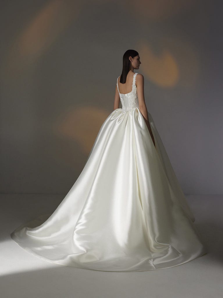 pronovias ALUREA | Vestido de novia princesa con escote cuadrado Descuentos del mes