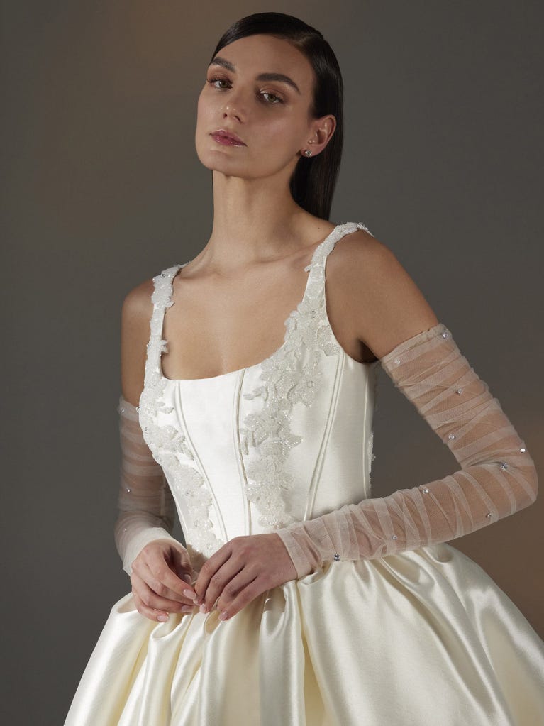 pronovias ALUREA | Vestido de novia princesa con escote cuadrado Descuentos del mes