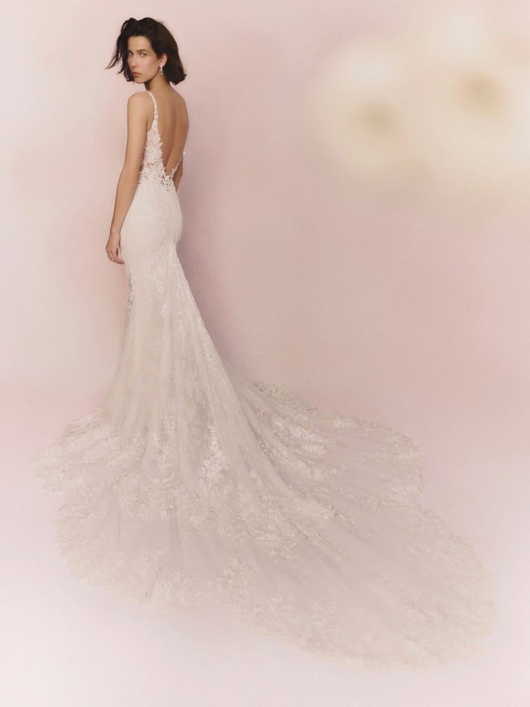 pronovias SEYCHELLES | Vestido de novia sirena con escote de pico | Pronovias Rebajas de fábrica