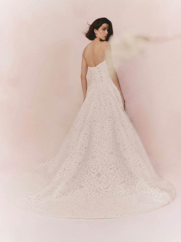 pronovias LOUELLE | Vestido de novia princesa con escote corazón | Pronovias Ventas relámpago