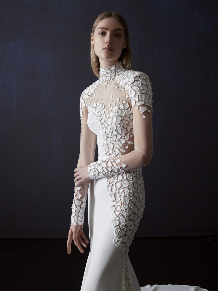 pronovias TAPIES | Vestido de novia sirena con escote cisne | Atelier Pronovias Tienda