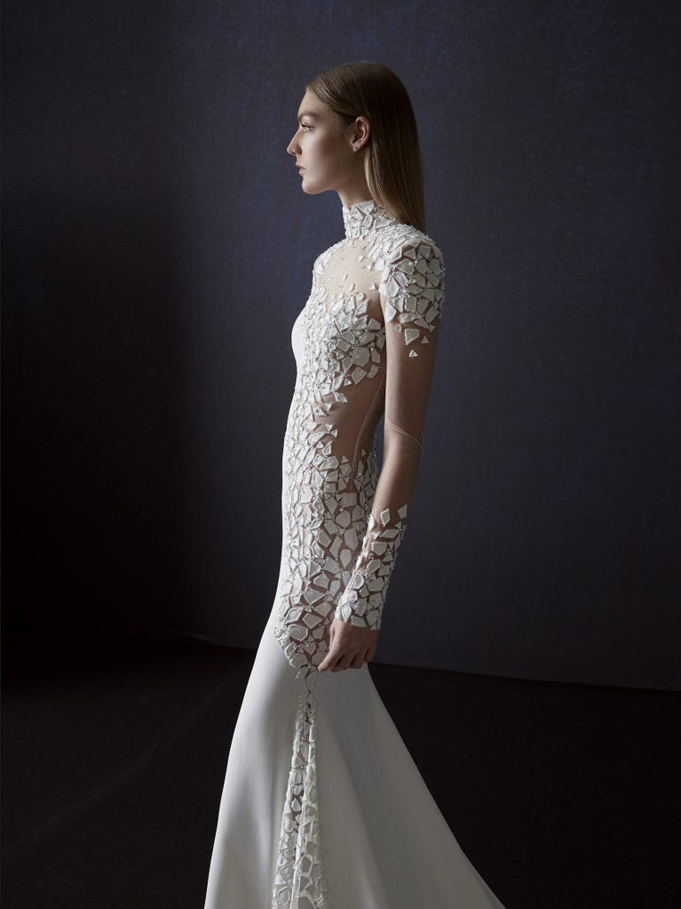pronovias TAPIES | Vestido de novia sirena con escote cisne | Atelier Pronovias Tienda