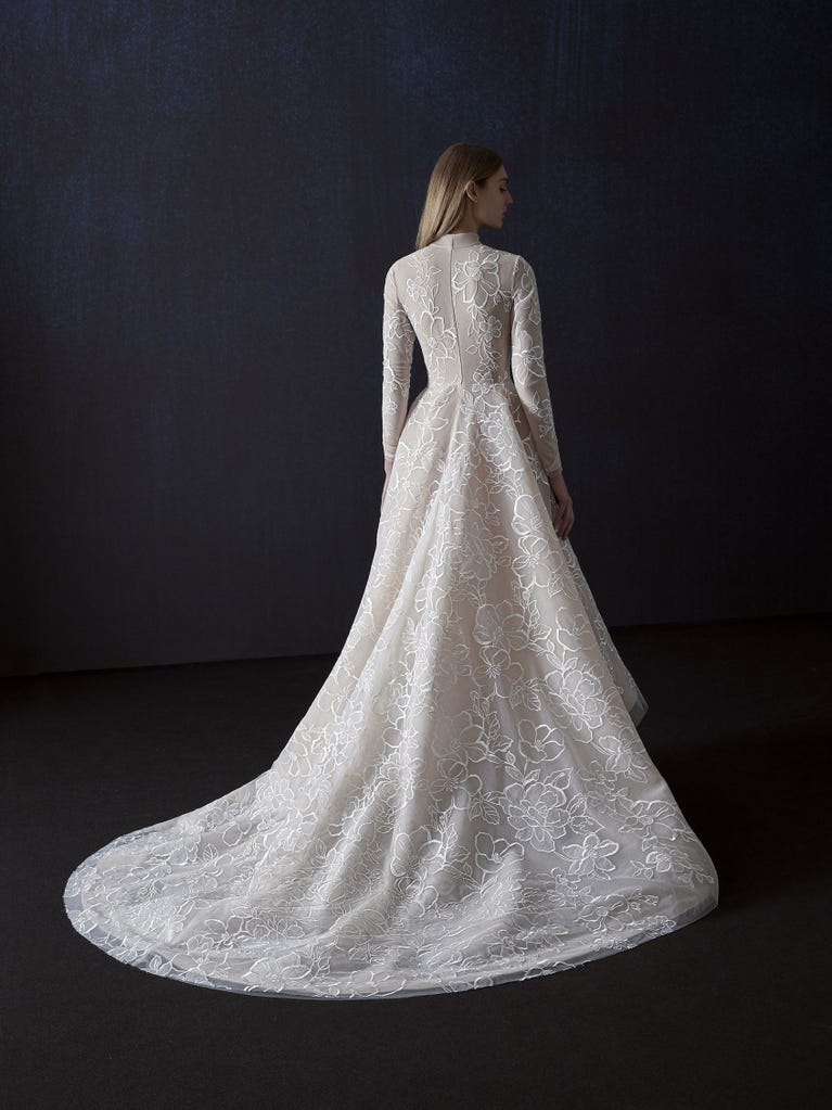 pronovias VELIA | Vestido de novia princesa con escote cisne | Atelier Pronovias Tienda
