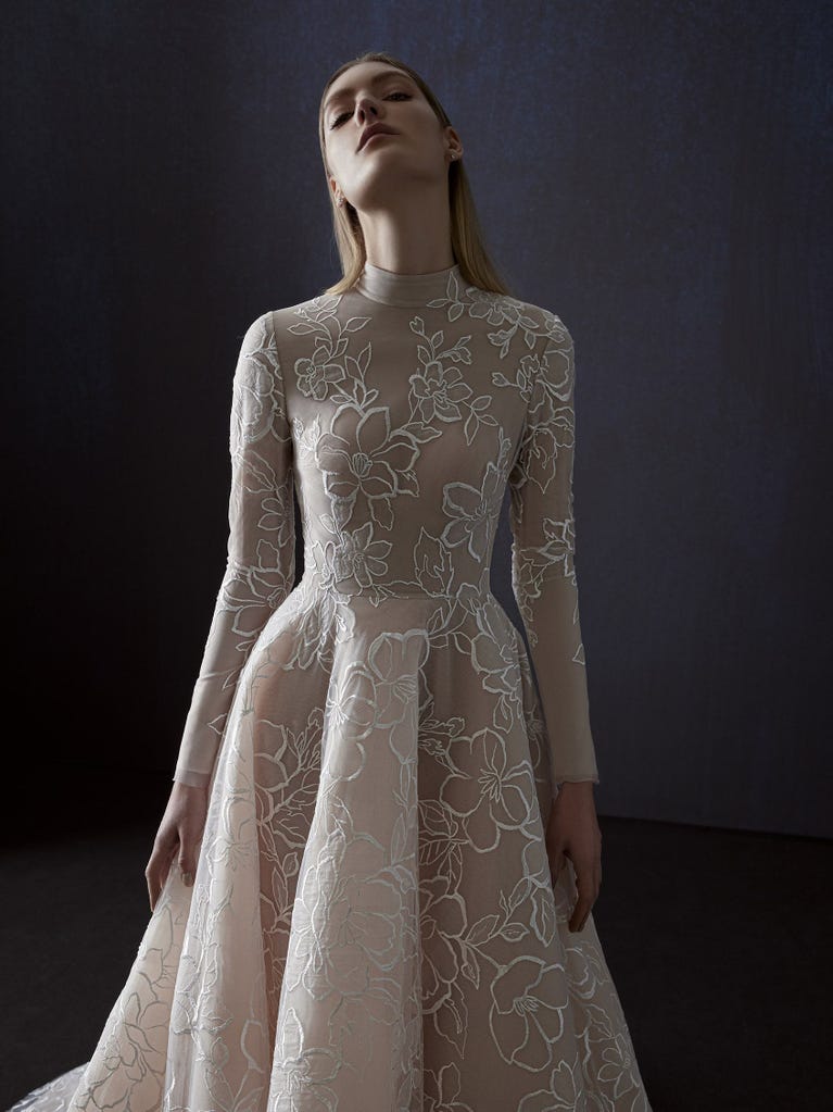 pronovias VELIA | Vestido de novia princesa con escote cisne | Atelier Pronovias Tienda