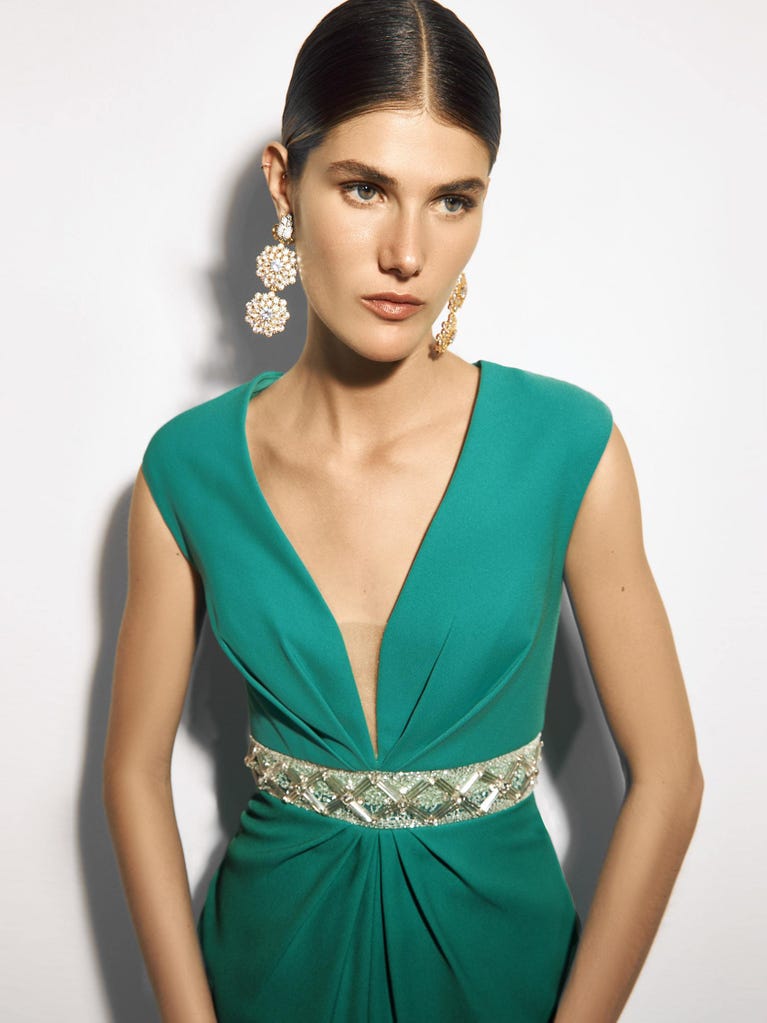 pronovias AZAFRAN | Vestido de fiesta sirena con escote de pico | Pronovias Últimos 3 días