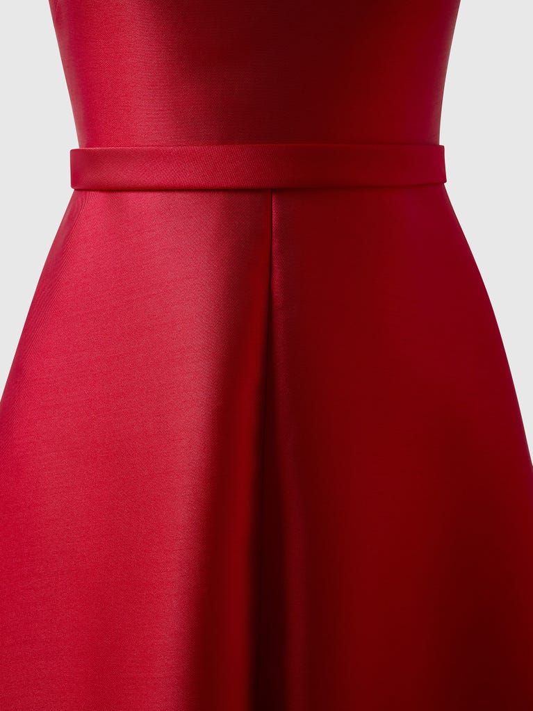 pronovias LEHAVRE | Vestido de dama de honor fit & flare con cuello halter | Vera Wang Bridesmaids Tienda de fábrica