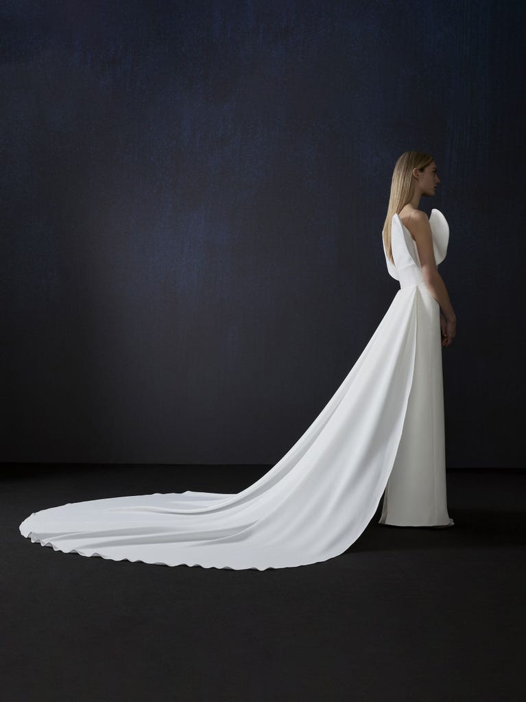 pronovias BALSA | Vestido de novia recto con escote de pico | Atelier Pronovias Rebajas de fin de temporada