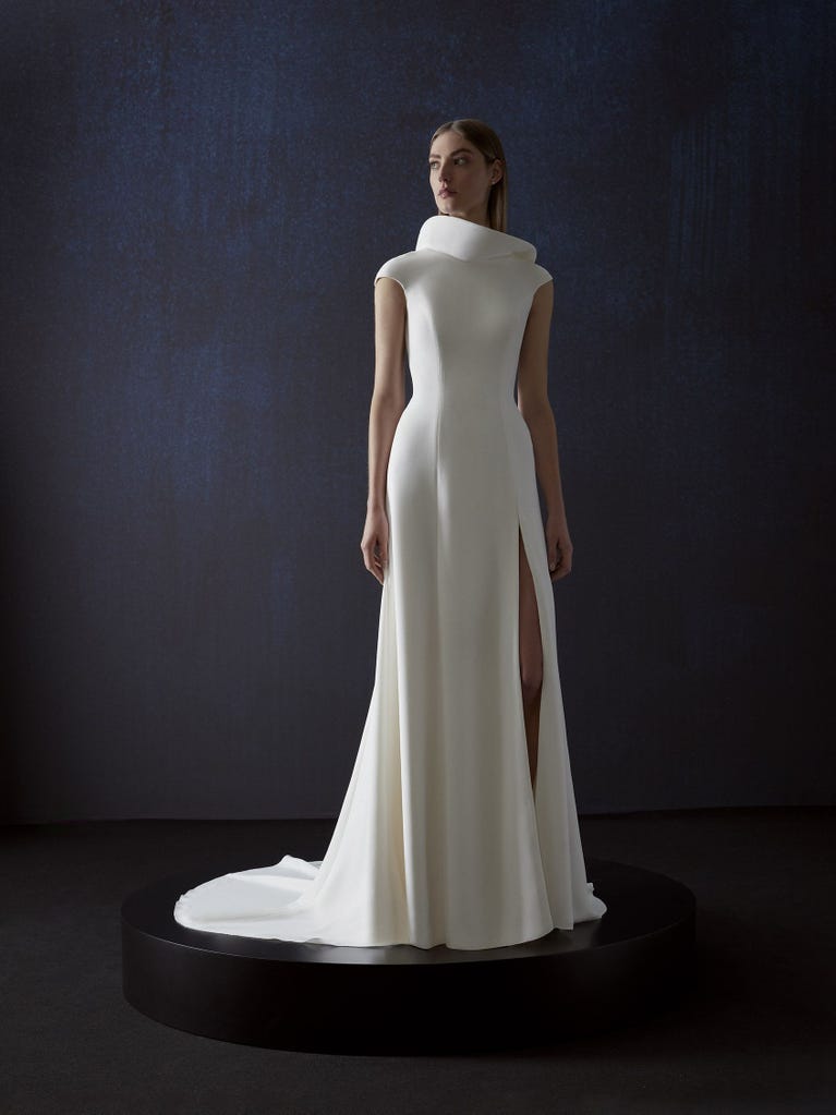 pronovias ENCANT | Vestido de novia corte en A con escote cisne | Atelier Pronovias