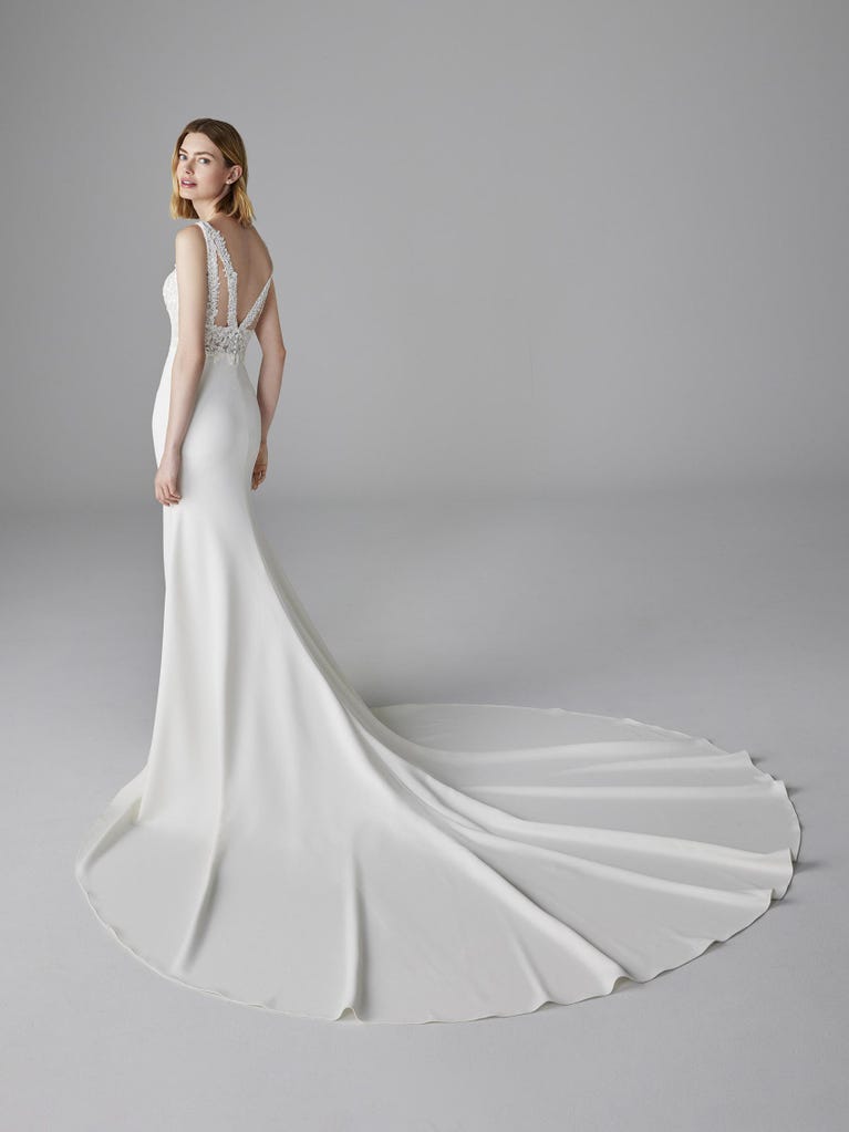 pronovias ONA | Vestido de novia sirena con escote cuadrado | Pronovias Devoluciones gratuitas