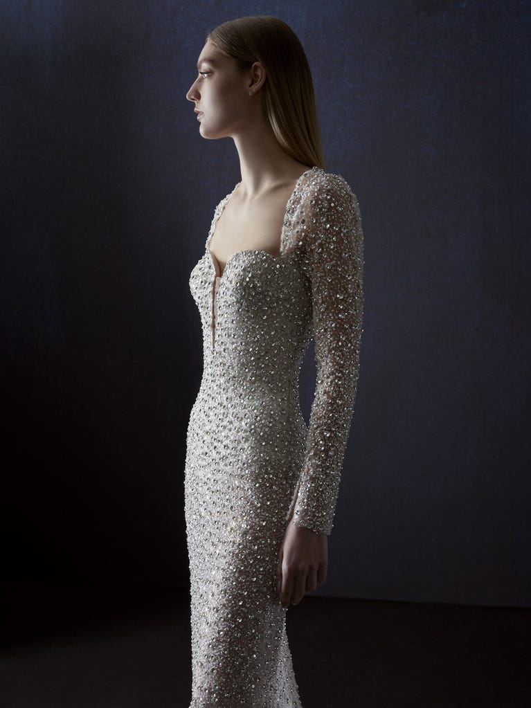 pronovias JOIA | Vestido de novia recto con escote corazón | Atelier Pronovias 2025