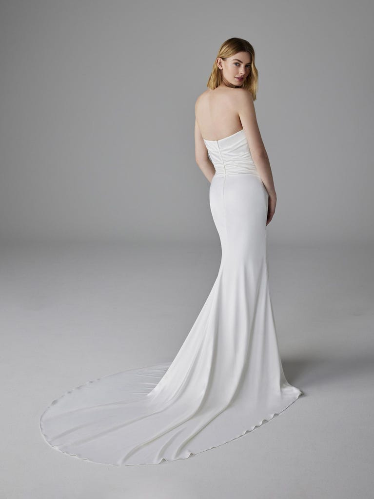 pronovias ROMENTINA | Vestido de novia sirena con escote corazón | Pronovias Rebajas top