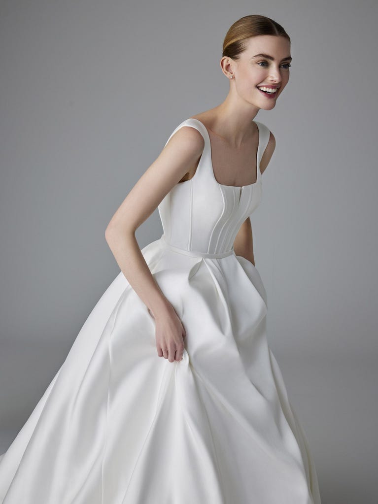 pronovias ALPHOSINE | Vestido de novia princesa con escote cuadrado | Pronovias Promoción por tiempo limitado