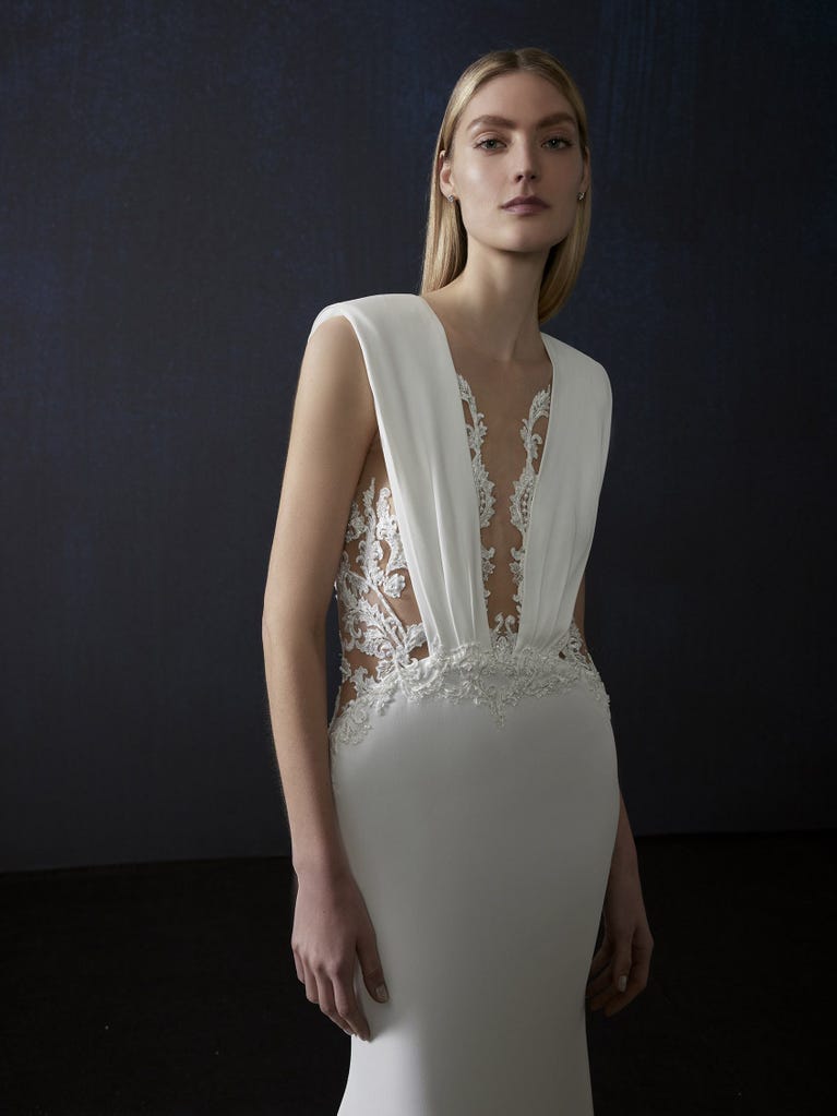 pronovias DAME | Vestido de novia sirena con escote de pico | Atelier Pronovias Últimos 3 días