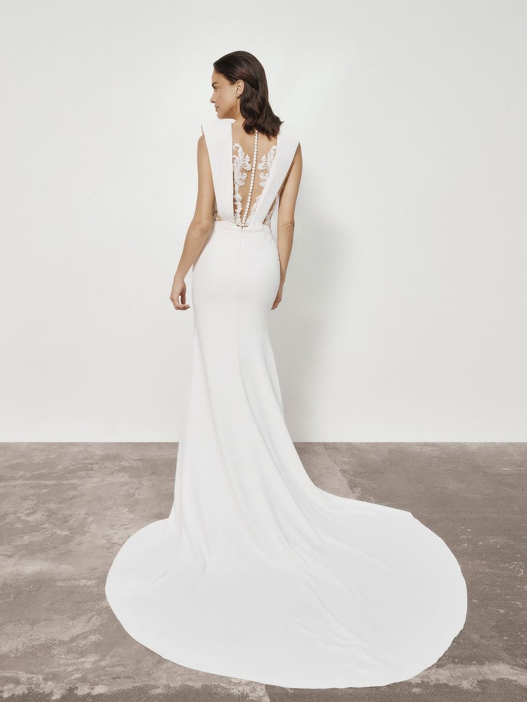 pronovias DAME | Vestido de novia sirena con escote de pico | Atelier Pronovias Últimos 3 días
