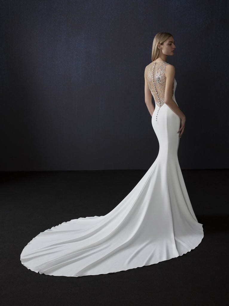 pronovias Vestido novia en crepe sirena sencillo con pedrería | Pronovias Promoción por tiempo limitado