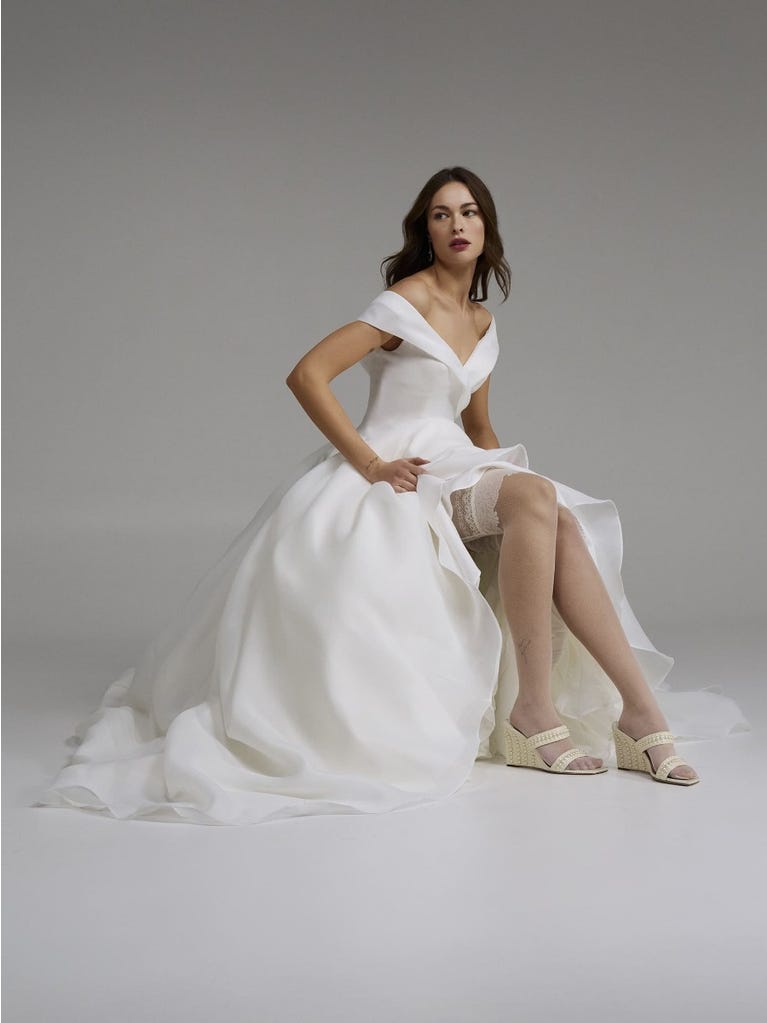 pronovias FARRAH | Vestido de novia ballgown con escote envolvente | Pronovias Oferta especial de fábrica