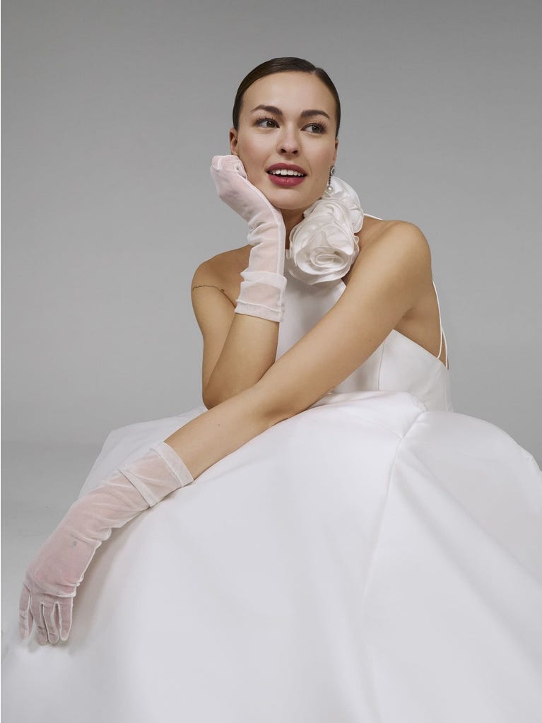 pronovias JULY | Vestido de novia corte en a con cuello halter | Pronovias Solo queda un día