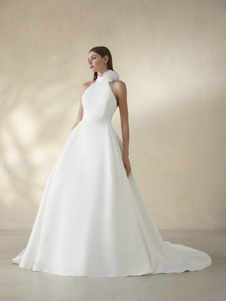 pronovias JULY | Vestido de novia corte en a con cuello halter | Pronovias Solo queda un día