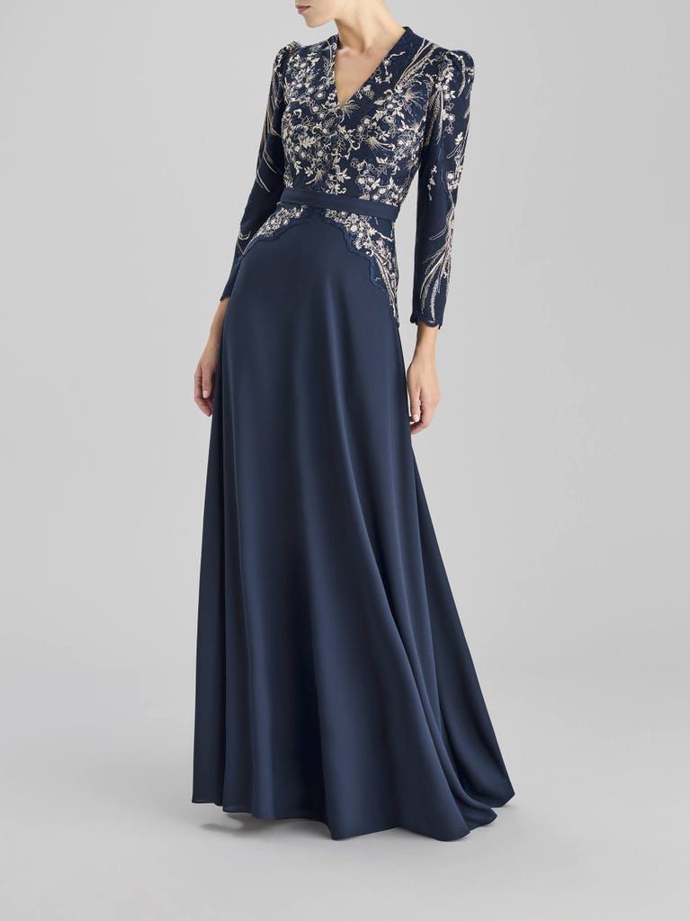pronovias LACE 2315 | Vestido de fiesta corte en a con escote de pico | The Party Edit by Pronovias Solo queda un día