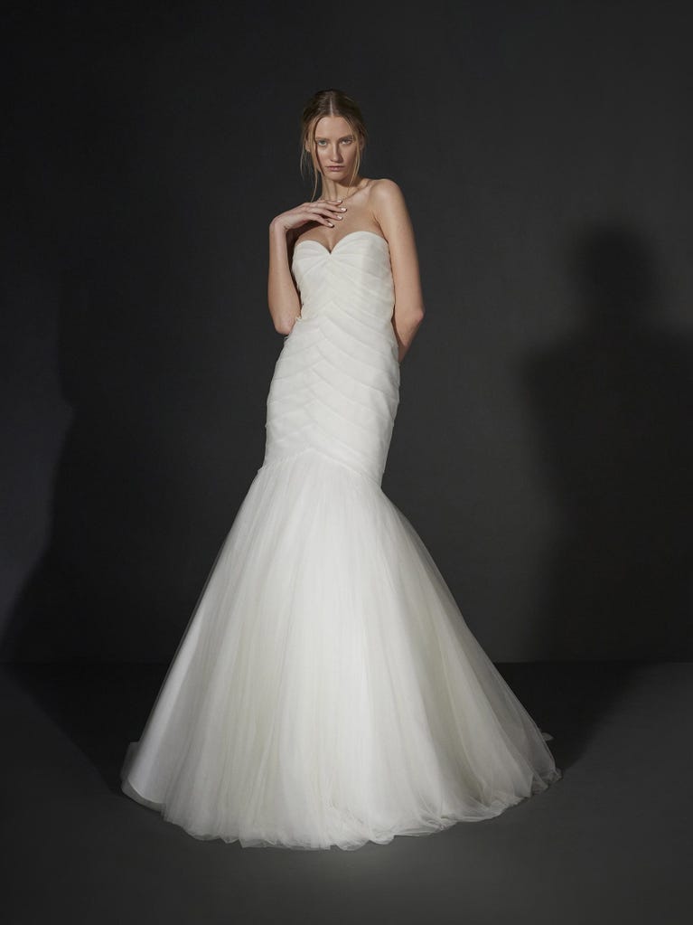 pronovias LOISE | Vestido de novia sirena | Vera Wang Bride Tienda de fábrica