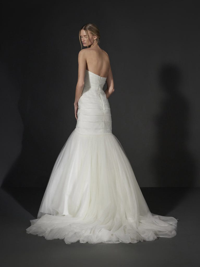 pronovias LOISE | Vestido de novia sirena | Vera Wang Bride Tienda de fábrica