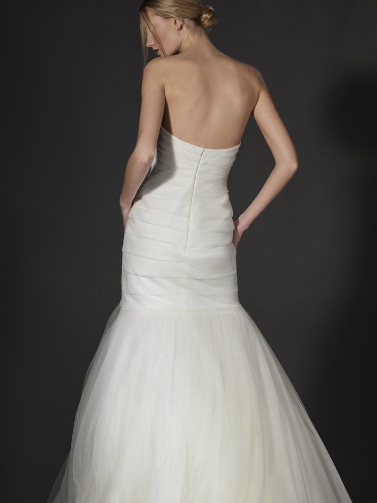 pronovias LOISE | Vestido de novia sirena | Vera Wang Bride Tienda de fábrica