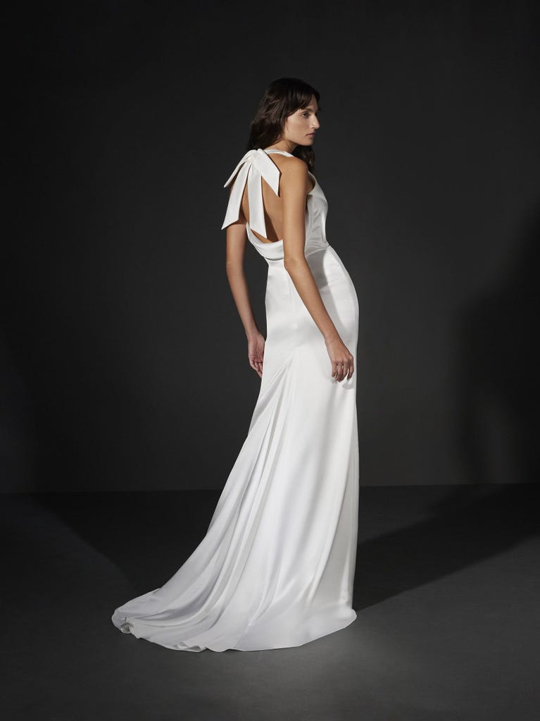 pronovias MAEVA | Vestido de novia sirena con cuello halter | Vera Wang Bride Limitado a 3 días
