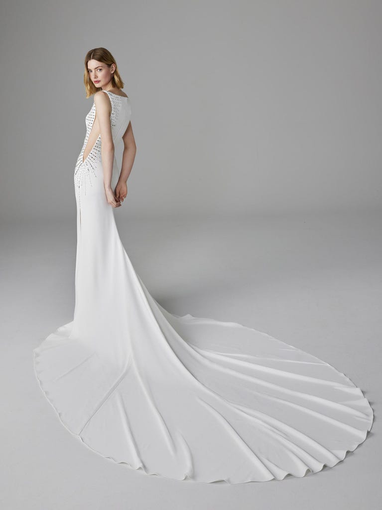 pronovias GYLDA | Vestido de novia sirena con escote barco | Pronovias Oferta exclusiva