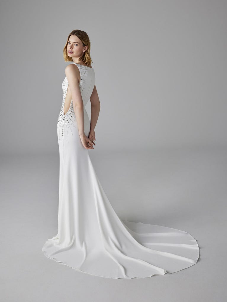 pronovias GYLDA | Vestido de novia sirena con escote barco | Pronovias Oferta exclusiva