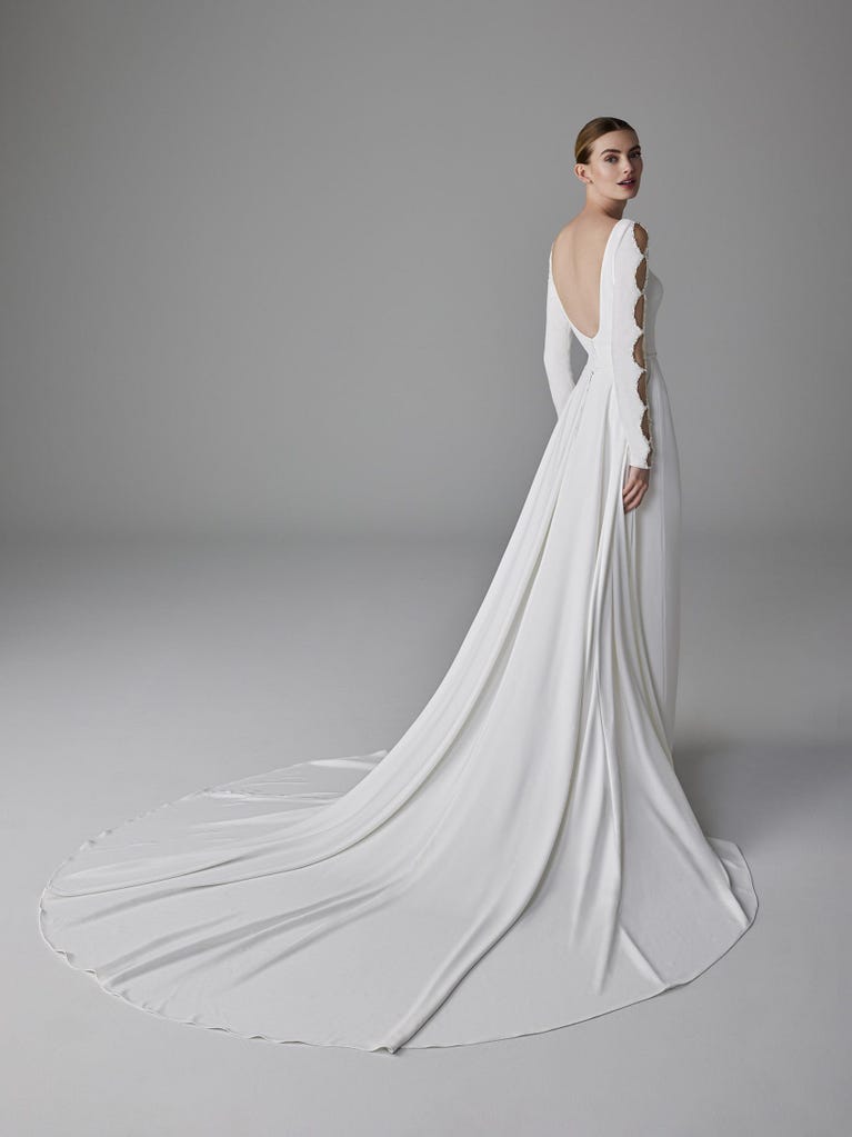 pronovias MAELLE | Vestido de novia recto con escote barco | Pronovias Última moda