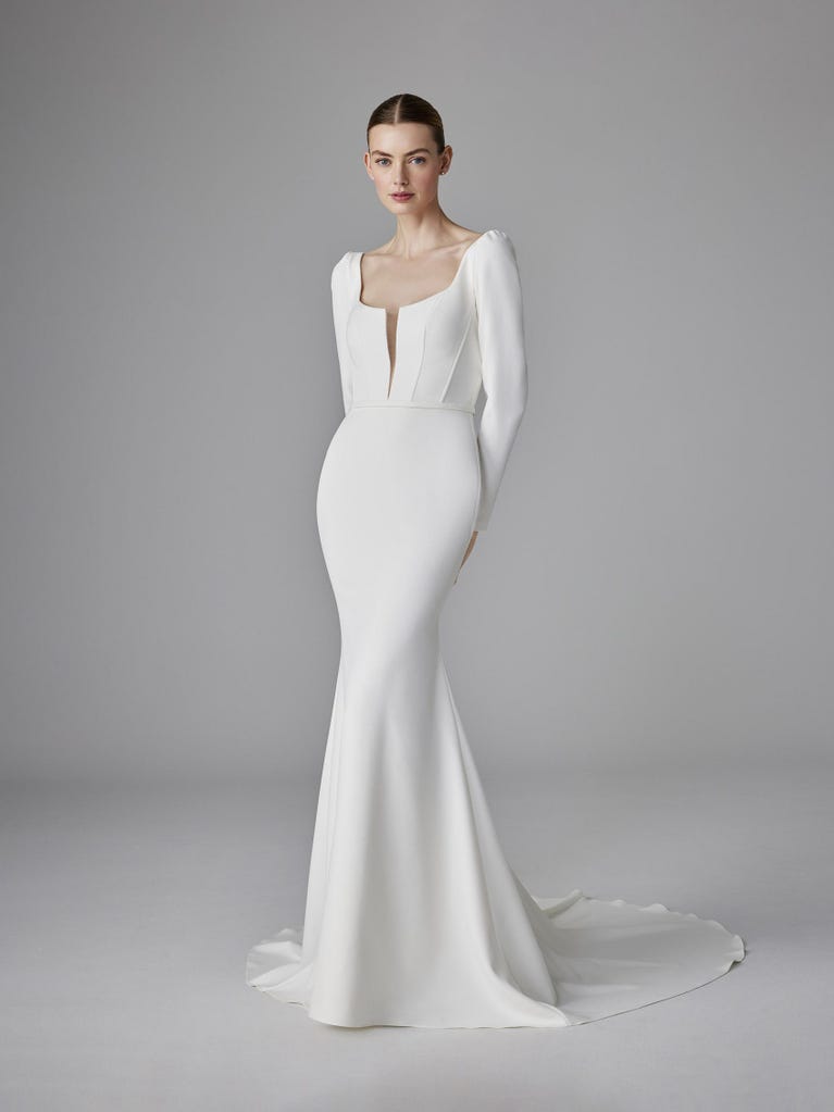 pronovias OROPHA | Vestido de novia sirena con escote de pico | Pronovias Descuento por venta flash