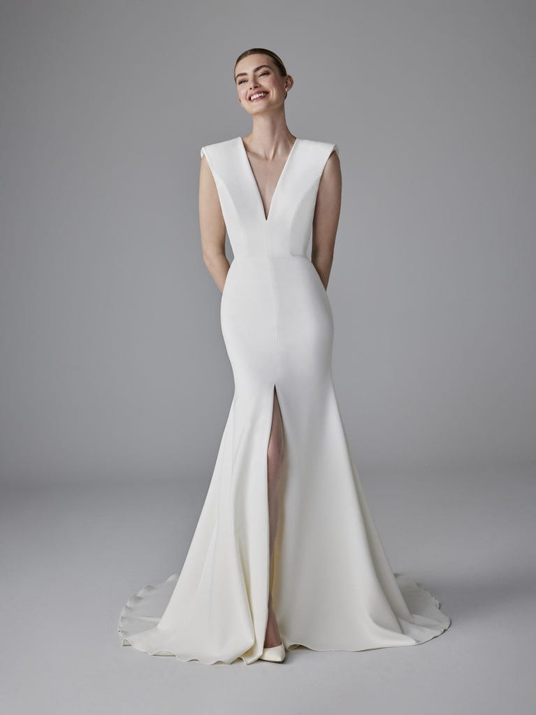 pronovias DELICATESSE | Vestido de novia sirena con escote de pico | Pronovias Ofertas especiales