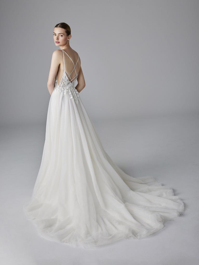 pronovias AILIDH | Vestido de novia corte en A con escote de pico | Pronovias Outlet