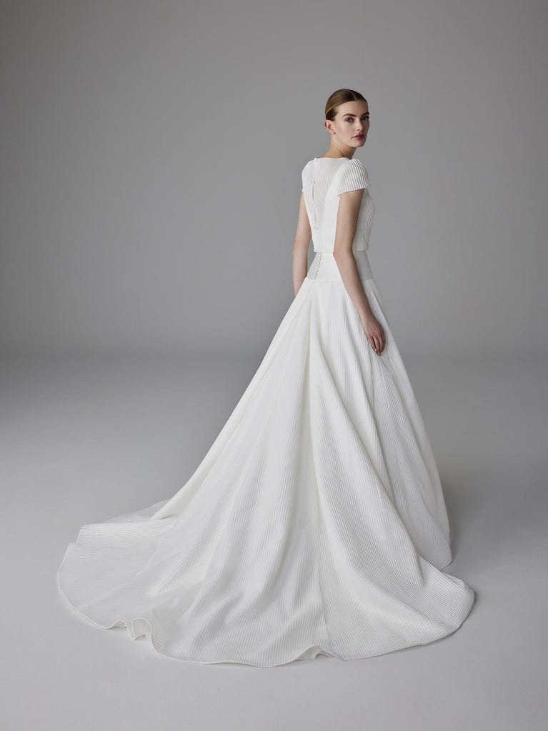 pronovias GALLIA | Vestido de novia corte en A con escote barco | Pronovias Tienda