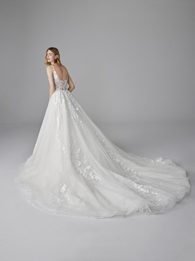 pronovias KAMERIE | Vestido de novia princesa con escote corazón | Pronovias Tienda