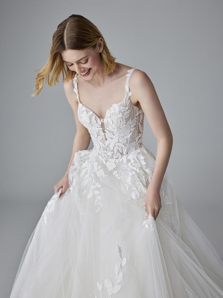 pronovias KAMERIE | Vestido de novia princesa con escote corazón | Pronovias Tienda